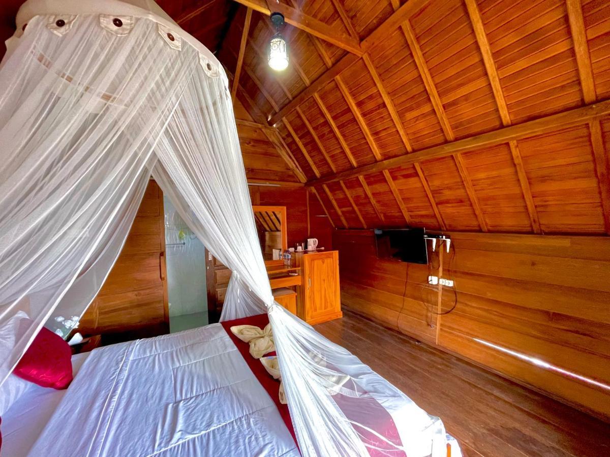 Ayu Laba Beach Villa And Resto Batununggul Exterior photo