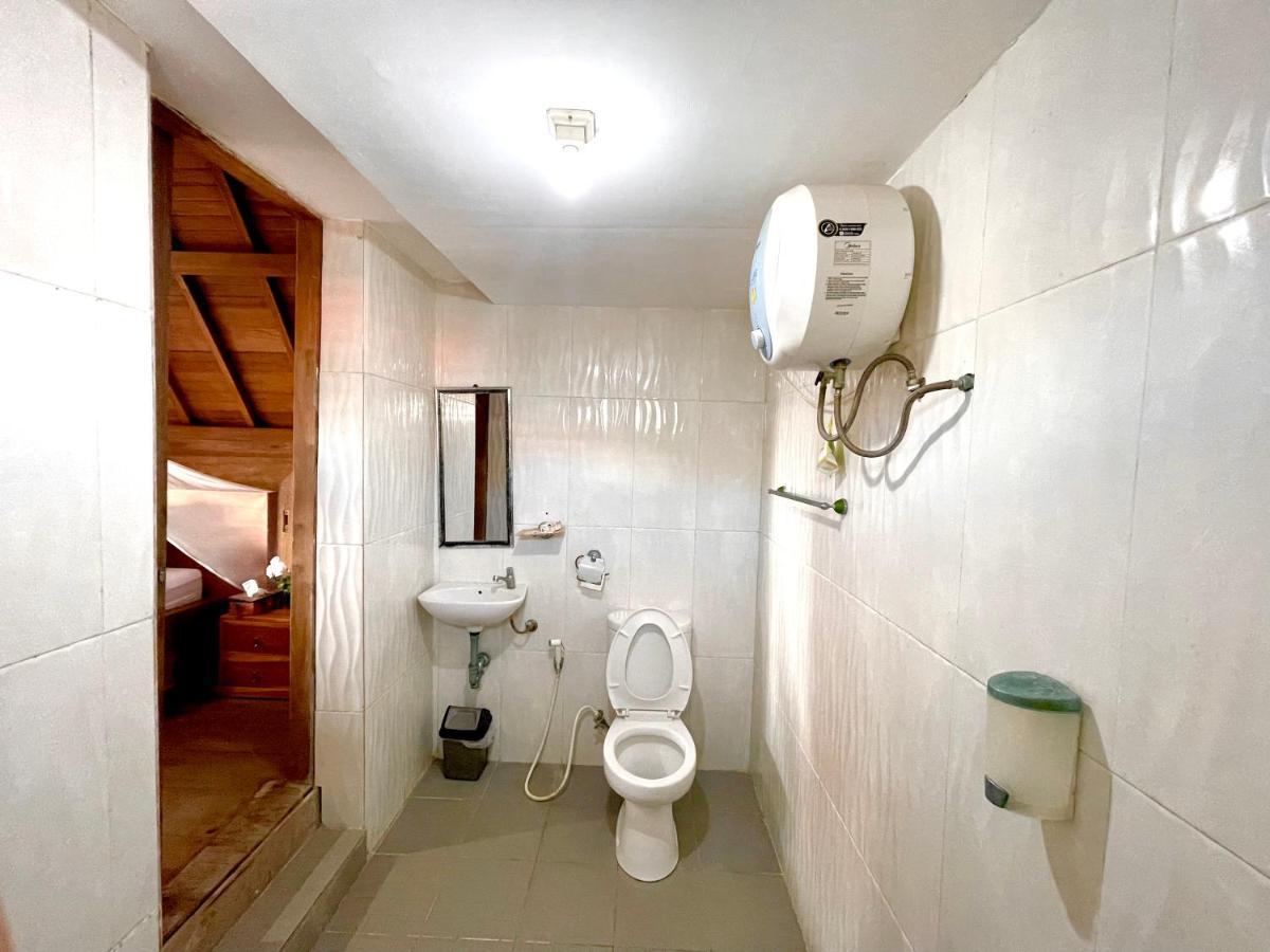 Ayu Laba Beach Villa And Resto Batununggul Exterior photo