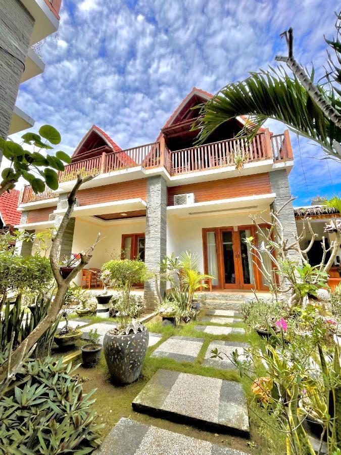 Ayu Laba Beach Villa And Resto Batununggul Exterior photo