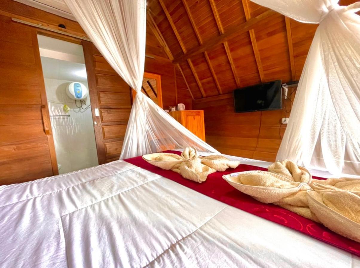 Ayu Laba Beach Villa And Resto Batununggul Exterior photo