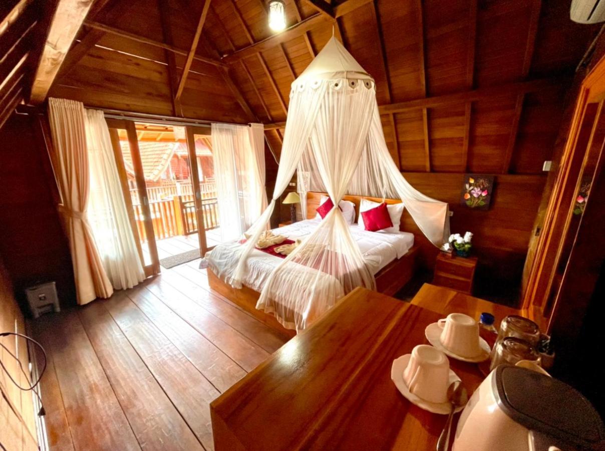 Ayu Laba Beach Villa And Resto Batununggul Exterior photo